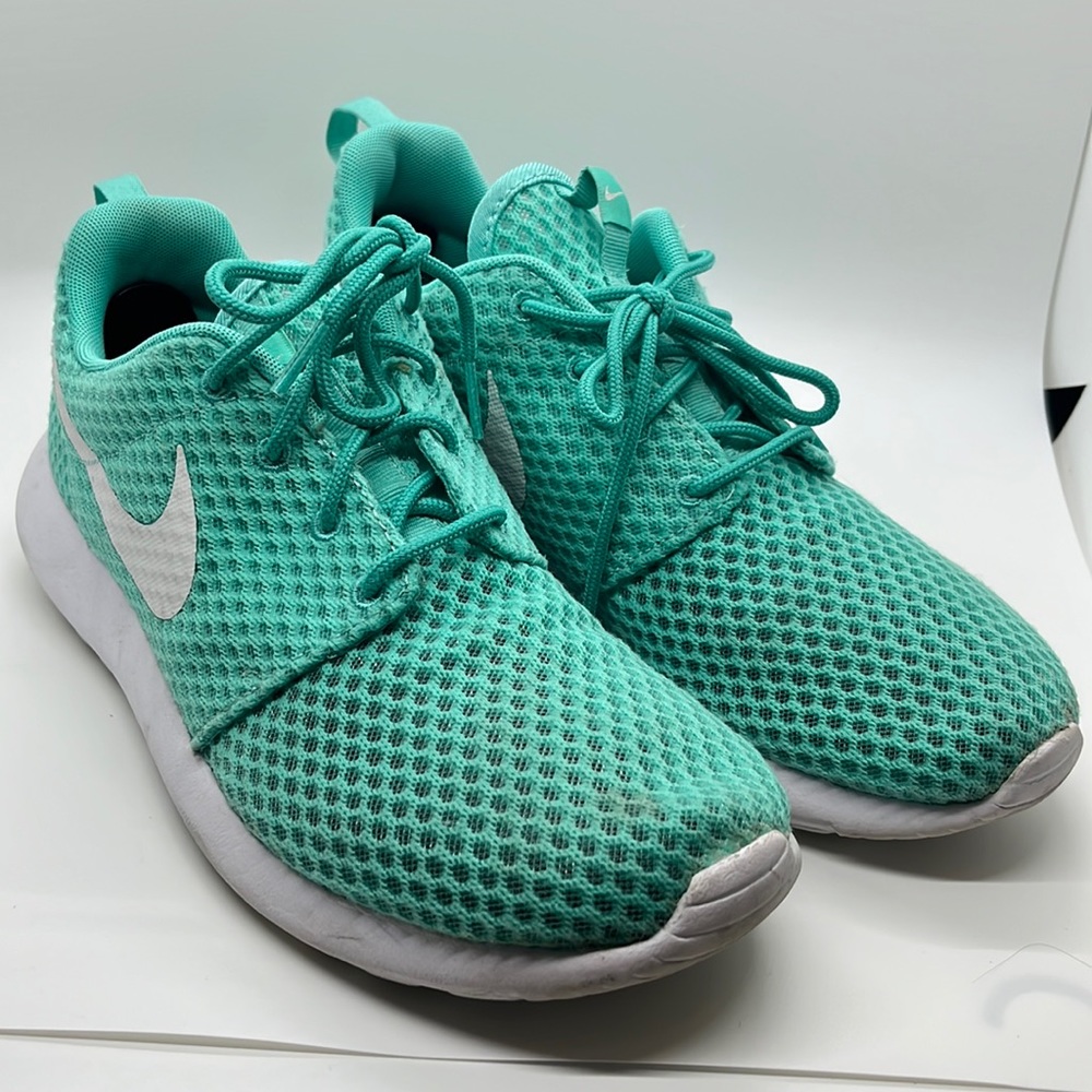 8.5 calypso/white roshes
